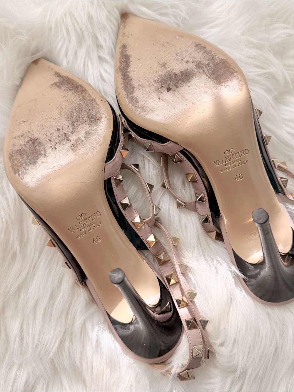 Valentino Garavani Rockstud 100mm Patent T-Strap Heels - Picture 7 of 10